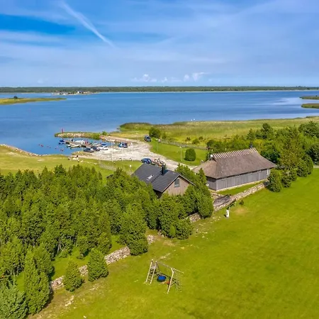 بيت للعطل Mere Puhkemaja *