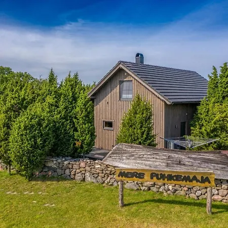 بيت للعطل Mere Puhkemaja